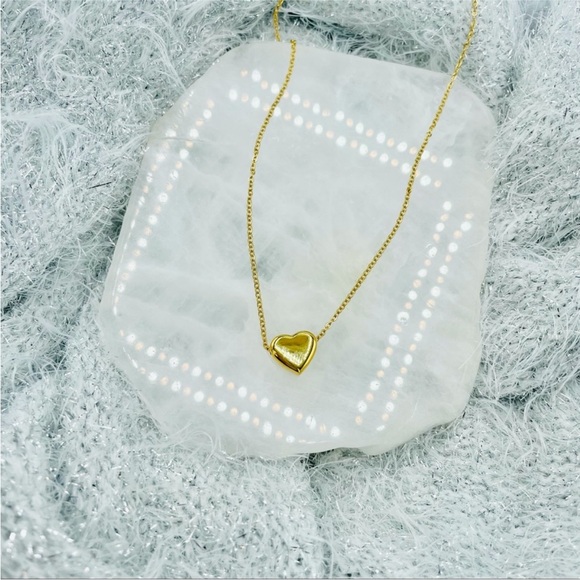 Dainty Gold Heart Necklace - Picture 2 of 8